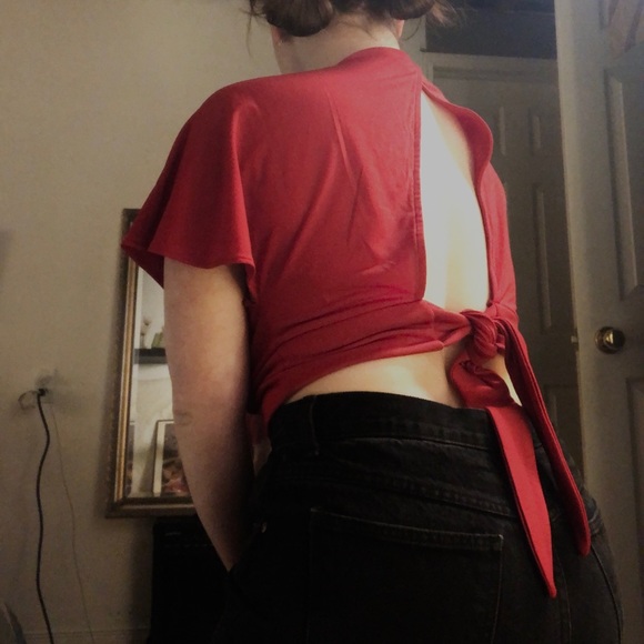 Cute cropped wrap-top! - Picture 4 of 4